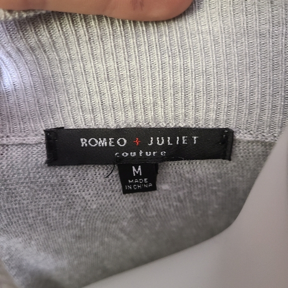Romeo + Juliet Couture mock turtleneck - Picture 3 of 4